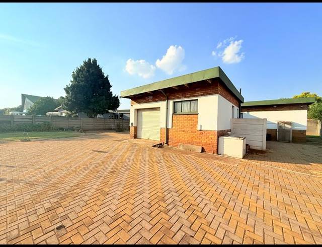 3 BEDROOM HOUSE FOR SALE IN VANDERBIJLPARK CE 5